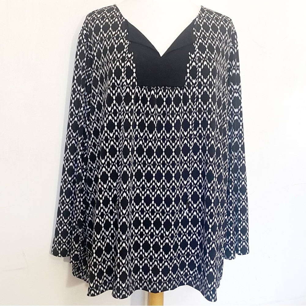Susan Graver Black and White Contrast Yoke Tie Neck Geometric V-Neck Tunic 3X